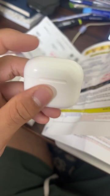 Tai nghe Apple AirPods 4 Trắng Đã sử dụng. Mua bán Tivi, Âm thanh tại Quận 7 Tp Hồ Chí Minh được đăng bởi Dat Vuong hình 1