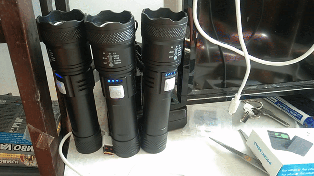 Đèn pin sạc lại zoom nhiều chế độ. Mua bán Đèn tại Quận Tân Phú Tp Hồ Chí Minh được đăng bởi Dương Minh Long hình 1