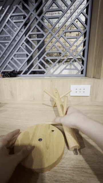Giá treo ly Gỗ 6 nhánh ( tặng 2 ly trắng như hình). Mua bán Dụng cụ nhà bếp tại Thành phố Thủ Dầu Một Bình Dương được đăng bởi Tịnh Nghi hình 1