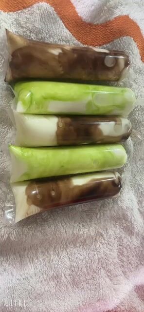 sữa chua vị matcha và socola