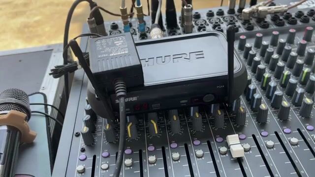 Micro Shure PGX4, tay micPGX2, củ Beta 58A xịn.. Mua bán Tivi, Âm thanh tại Huyện Hòa Vang Đà Nẵng được đăng bởi Xuân Tiến hình 1