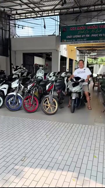 Varrio 150 2016 mẫu cũ màu bạc poócher.. Mua bán Xe máy tại Quận Ô Môn Cần Thơ được đăng bởi Trần Tùng hình 1