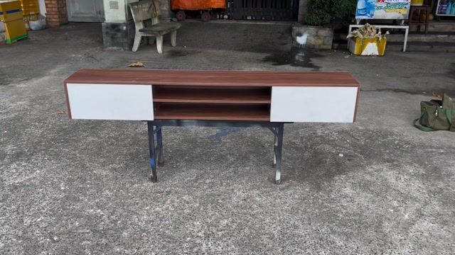 Kệ tivi gỗ treo tường 1m8 Nâu Trắng cũ. Mua bán Tủ, kệ gia đình tại Quận Tân Phú Tp Hồ Chí Minh được đăng bởi Hưng Vương hình 1