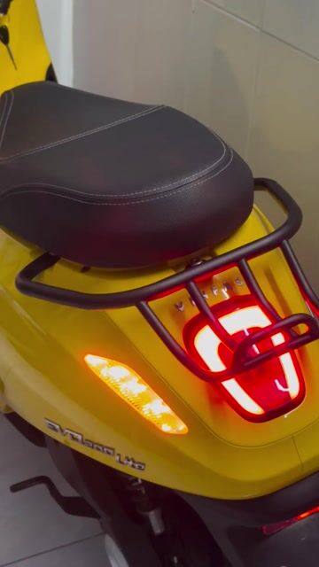 Xe máy điện VinFast Evo200 Lite 2024 Vàng. Mua bán Xe máy tại Thành phố Biên Hòa Đồng Nai được đăng bởi Hoàng Quốc Long hình 1