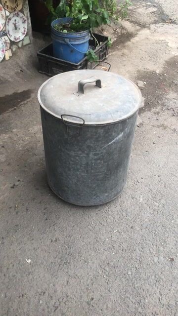 Thùng chứa kim loại xám. Mua bán Dụng cụ nhà bếp tại Quận 3 Tp Hồ Chí Minh được đăng bởi HoVaTen  Nghèo mua gì đt XinCamOn hình 1