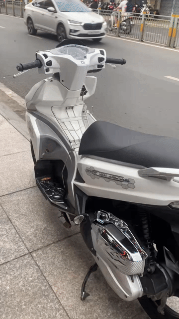 Honda Air Blade 2017 Trắng Đã sử dụng. Mua bán Xe máy tại Quận Tân Phú Tp Hồ Chí Minh được đăng bởi Tuanduy hình 1