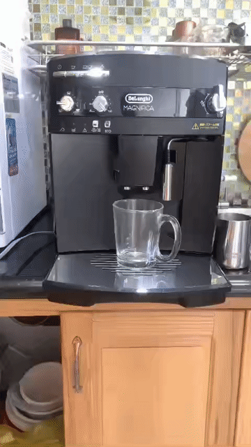 Máy pha cà phê Delonghi Magnifica Đen Ý 100V. Mua bán Bếp, lò, đồ điện nhà bếp tại Huyện Bình Chánh Tp Hồ Chí Minh được đăng bởi Anh Tài hình 1