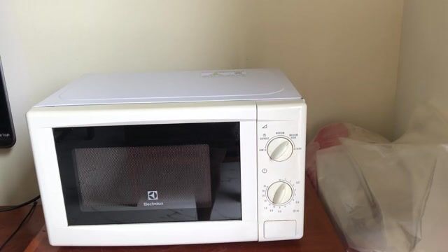 Lò vi sóng Electrolux 20l. Mua bán Bếp, lò, đồ điện nhà bếp tại Quận Hoàng Mai Hà Nội được đăng bởi luat nguyen hình 1