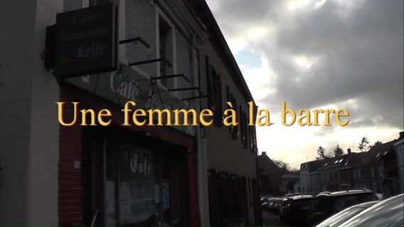 Une femme à la barre
