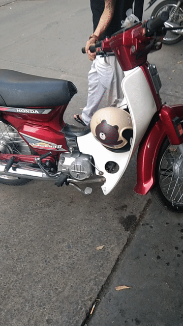 Honda Dream Đỏ trắng. Mua bán Xe máy tại Quận Hoàn Kiếm Hà Nội được đăng bởi Nhím Xinh  hình 1