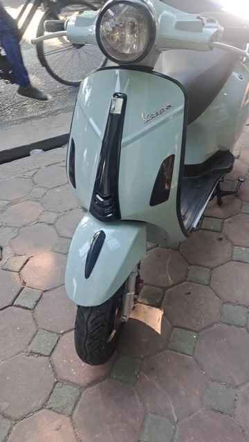 Xe máy điện Vespa màu xanh. Mua bán Xe điện tại Quận Đống Đa Hà Nội được đăng bởi Thiên Hương hình 1