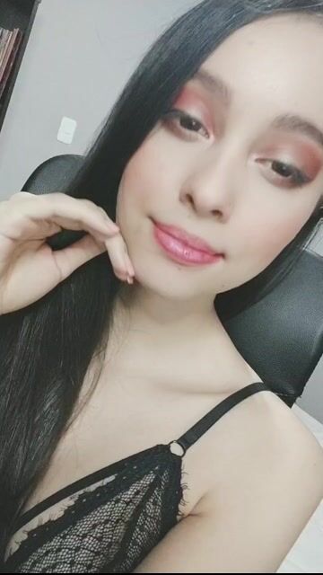 Model - Violeta Montes deepthroat