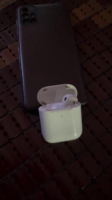 Apple AirPods 2 Trắng Đã qua sử dụng. Mua bán Tivi, Âm thanh tại Quận Bình Tân Tp Hồ Chí Minh được đăng bởi Nguyen Anh Van hình 1