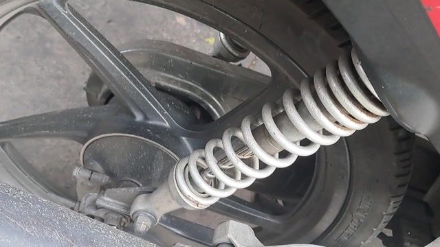 Phuộc sau Honda Wave Blade 110. Mua bán Phụ tùng xe tại Thành phố Thủ Đức Tp Hồ Chí Minh được đăng bởi phuoc hình 1