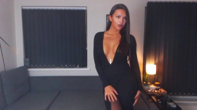 Model - YourDiva striptease