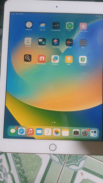 Apple iPad Gen 5 128GB Vàng 4G. Mua bán Máy tính bảng tại Quận Bình Thạnh Tp Hồ Chí Minh được đăng bởi Qà hình 1