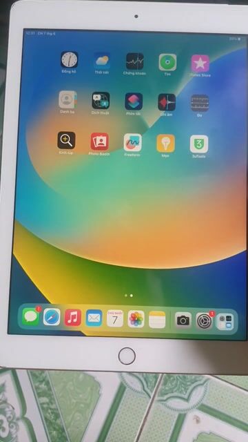 Apple iPad Gen 5 128GB Vàng 4G. Mua bán Máy tính bảng tại Quận Bình Thạnh Tp Hồ Chí Minh được đăng bởi Qà hình 1