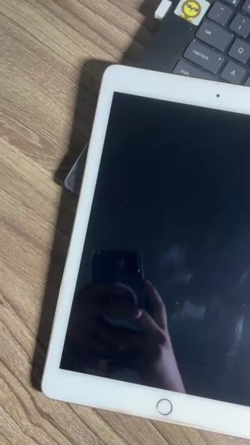 NHÀ CÒN DƯ 1 IPAD AIR 2 64gb CẦN PASS. Mua bán Máy tính bảng tại Quận Gò Vấp Tp Hồ Chí Minh được đăng bởi Thùy Dương hình 1