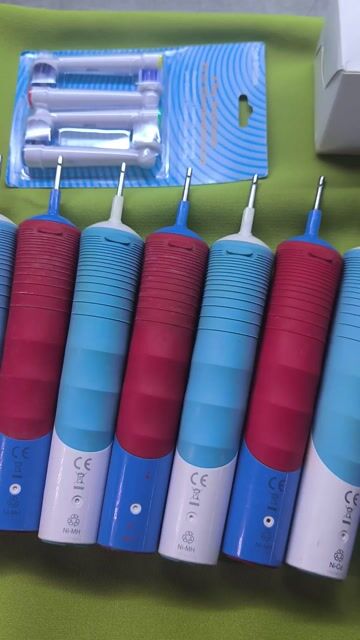 Bàn chải điện Oral-B nhiều màu đã dùng. Mua bán Thiết bị vệ sinh, nhà tắm tại Quận Gò Vấp Tp Hồ Chí Minh được đăng bởi Trần Công Sơn hình 1