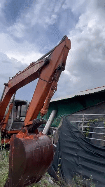 Xe cuốc Hitachi EX100 Gào 05. Mua bán Phương tiện khác tại Huyện Mỏ Cày Nam Bến Tre được đăng bởi Trần Hoàng Anh hình 1