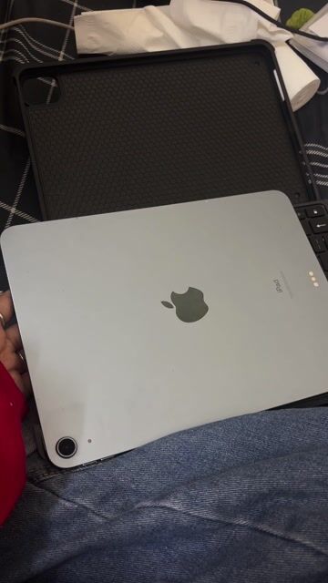 Apple iPad Air 4 64GB Bạc. Mua bán Máy tính bảng tại Quận Thanh Xuân Hà Nội được đăng bởi Nga Nguyễn Lưu Quỳnh hình 1