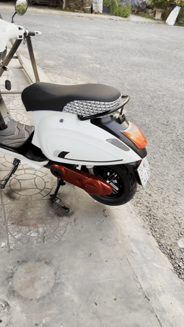Xe điện Vespa Trắng 60km. Mua bán Xe máy tại Huyện Cao Lãnh Đồng Tháp được đăng bởi Linh Nguyen hình 1