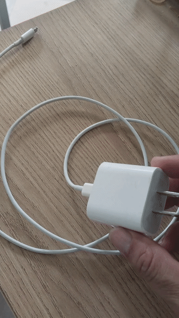 Sạc điện thoại iPhone Trắng. Mua bán Phụ kiện (Màn hình, Chuột...) tại Quận Cẩm Lệ Đà Nẵng được đăng bởi Phan F4 hình 1
