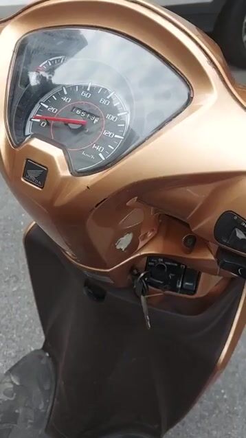 Bán xe Vision mầu đồng chính chủ cực đẹp. Mua bán Xe máy tại Quận Hai Bà Trưng Hà Nội được đăng bởi Nguyễn Thu Thảo hình 1