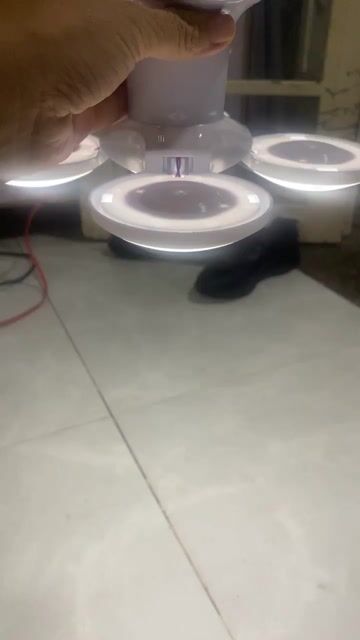 Đèn tích điện 6 cánh. Mua bán Đèn tại Quận Bình Tân Tp Hồ Chí Minh được đăng bởi Nguyễn Kim Xuyến hình 1