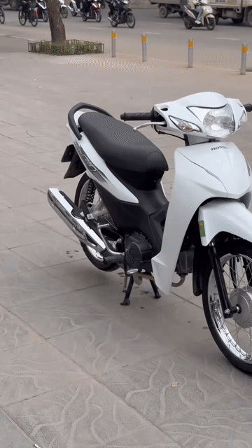 Honda Wave màu Trắng. Mua bán Xe máy tại Quận Bắc Từ Liêm Hà Nội được đăng bởi Tuệ Tâm hình 1