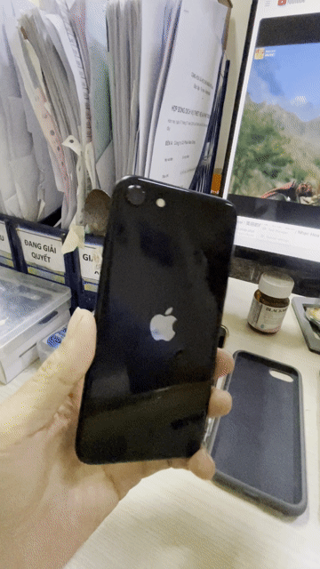 Apple iPhone SE 64GB Đen q tế zin full. Mua bán Điện thoại tại Quận Bình Tân Tp Hồ Chí Minh được đăng bởi Tantaimobile hình 1