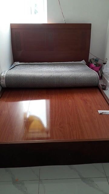 Giường gỗ màu nâu. Mua bán Giường, chăn ga gối nệm tại Huyện Bình Chánh Tp Hồ Chí Minh được đăng bởi Giang hình 1