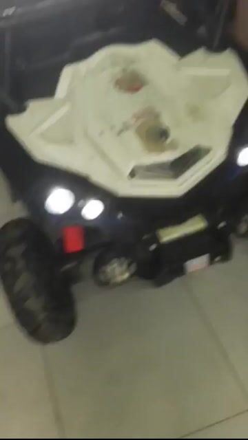 Xe điện trẻ em màu Trắng. Mua bán Mẹ và bé tại Huyện Nhà Bè Tp Hồ Chí Minh được đăng bởi Seven Lee hình 1