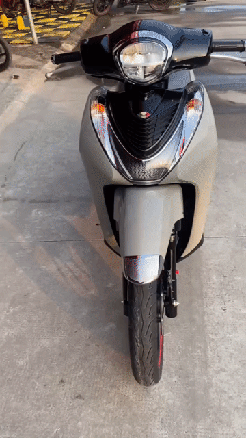 Honda Sh mode 2024 ABS 17000 km Xám. Mua bán Xe máy tại Thị xã Bến Cát Bình Dương được đăng bởi Xe Máy Trả Góp Mạnh Tính hình 1