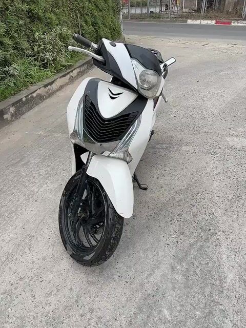 Mình thừa xe k đi đến cần bán cho người dùng. Mua bán Xe máy tại Huyện Gia Lâm Hà Nội được đăng bởi Thanh Snowangel Đoan hình 1