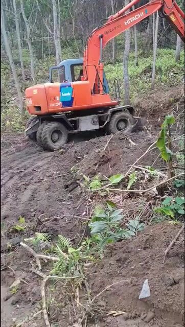 Máy xúc Hitachi EX140WD Cam Xám. Mua bán Phương tiện khác tại Huyện Quỳ Hợp Nghệ An được đăng bởi lykan tran hình 1