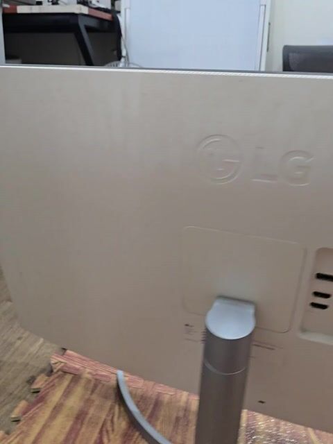 Màn hình LG 32UN500-W 32 inch. Mua bán Phụ kiện (Màn hình, Chuột...) tại Quận Nam Từ Liêm Hà Nội được đăng bởi Tùng Đỗ hình 1