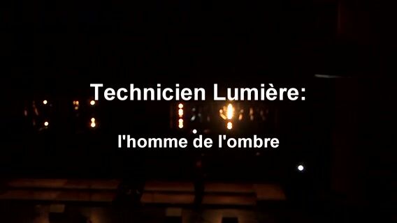technicien lumière: homme de l'ombre