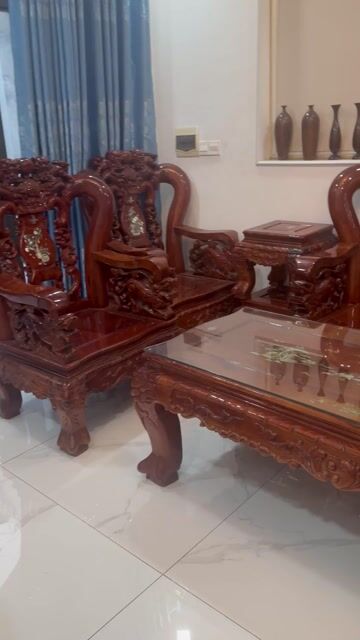 Bộ bàn ghế Gỗ Nâu đỏ 10 món chạm khắc. Mua bán Bàn ghế tại Quận 12 Tp Hồ Chí Minh được đăng bởi Hoài Phan hình 1