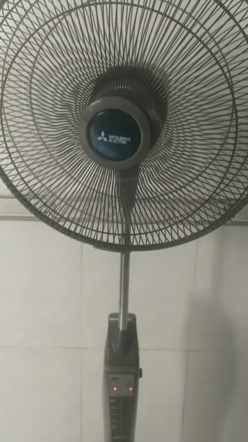 Quạt đứng Mitsubishi Electric Xám Tiết kiệm điện. Mua bán Quạt tại Huyện Hóc Môn Tp Hồ Chí Minh được đăng bởi Hòa hình 1