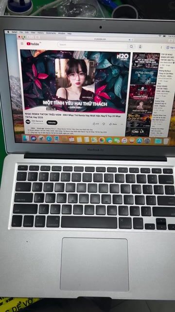 Apple MacBook Air 2011 i5 2GB/60.5GB Bạc. Mua bán Laptop tại Quận Bình Thạnh Tp Hồ Chí Minh được đăng bởi nguyen quoc duy hình 1