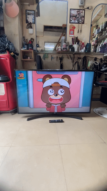 thanh lý Tivi LG 43 inch zin đẹp có  intomet Wifi. Mua bán Tivi, Âm thanh tại Quận Thanh Xuân Hà Nội được đăng bởi Văn sỹ cắt tóc hình 1