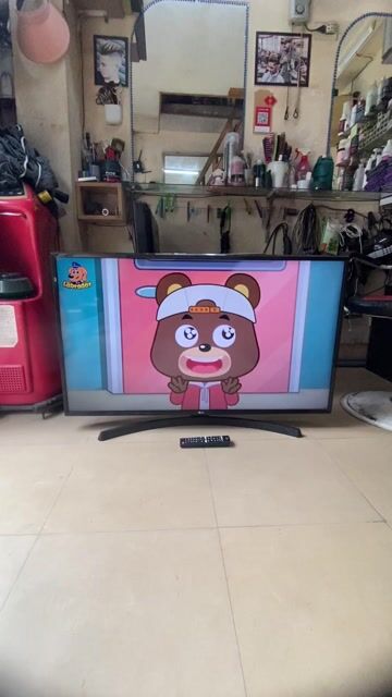 thanh lý Tivi LG 43 inch zin đẹp có  intomet Wifi. Mua bán Tivi, Âm thanh tại Quận Thanh Xuân Hà Nội được đăng bởi Văn sỹ cắt tóc hình 1