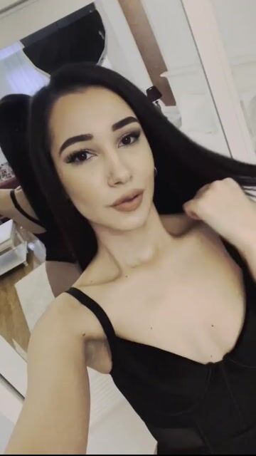 Model - SophieElle cei