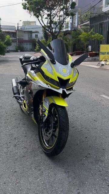 Yamaha R15V3 Vàng Đen Trắng. Mua bán Xe máy tại Quận 7 Tp Hồ Chí Minh được đăng bởi Cửa hàng xe máy trả góp Q7 hình 1