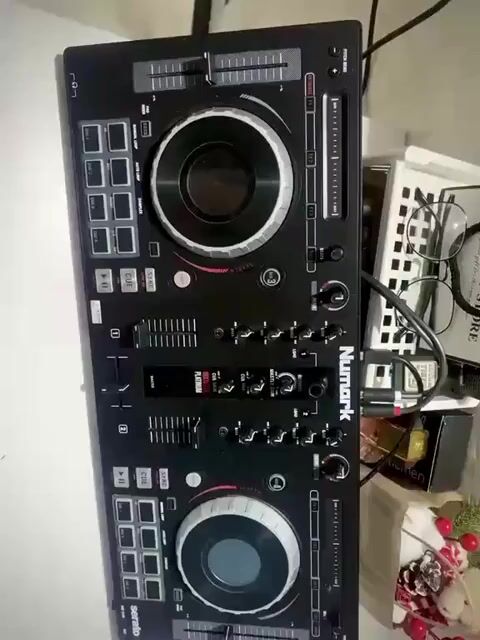 Bàn DJ Numark Mixtrack Platinum Đen Mới. Mua bán Nhạc cụ tại Huyện Thống Nhất Đồng Nai được đăng bởi trần đạt hình 1