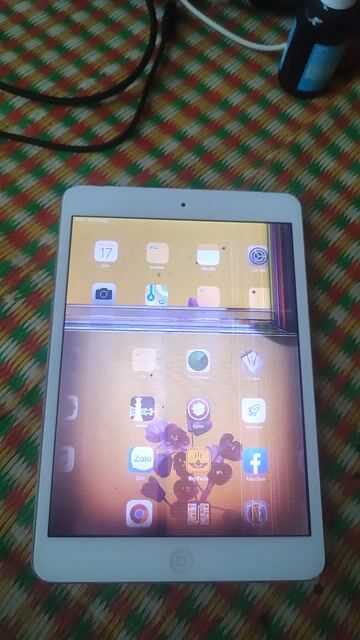 Apple iPad mini 2 Bạc Xác máy. Mua bán Máy tính bảng tại Quận Thanh Xuân Hà Nội được đăng bởi Phạm Văn Giang hình 1