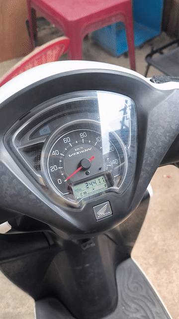 Honda Vision màu Trắng. Mua bán Xe máy tại Huyện Hóc Môn Tp Hồ Chí Minh được đăng bởi Nguyễn Ninh hình 1