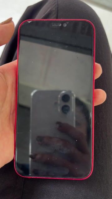 Apple iPhone Đỏ Đã sử dụng. Mua bán Điện thoại tại Thành phố Cà Mau Cà Mau được đăng bởi Huỳnh Thuý Anh hình 1