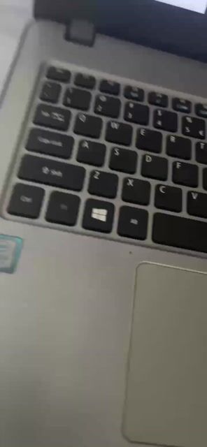 Acer F5 573 4GB Xám hư loa ngoại hình đẹp. Mua bán Laptop tại Quận 12 Tp Hồ Chí Minh được đăng bởi Tuấn Ngự  hình 1